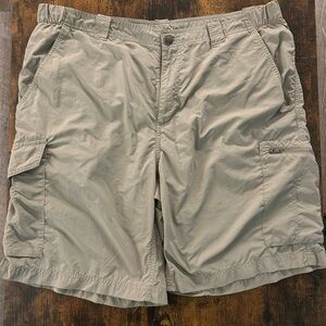 Columbia Tan Cargo Shorts Lightweight Relaxed Fit